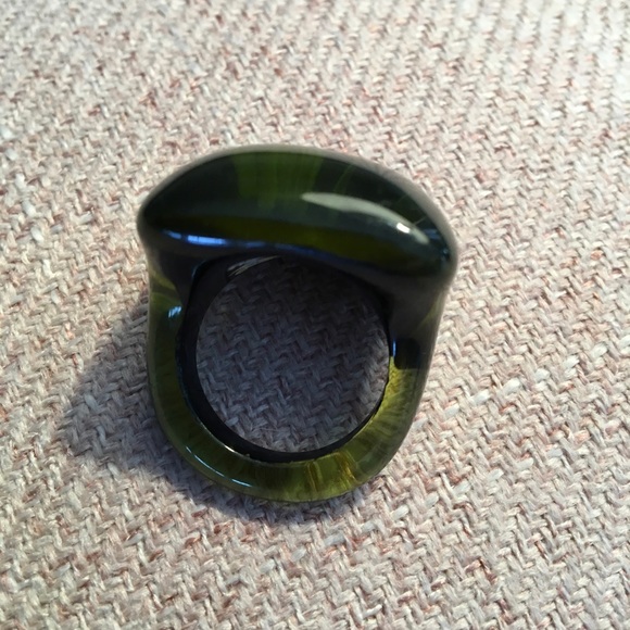 Really cute and unique fashion ring - Picture 5 of 6